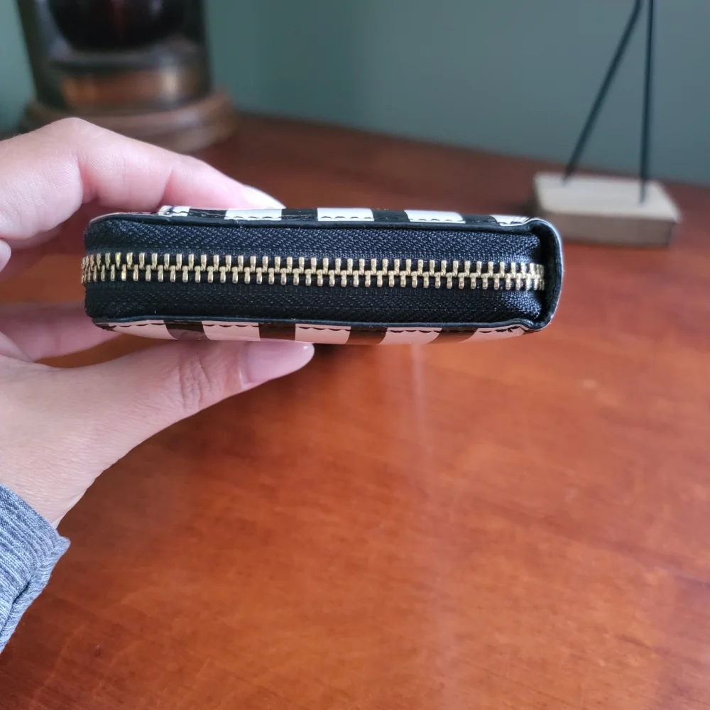 Kate Spade WLRU1459 Wellesley Stripe Patent Leather Zip Wallet Black White
